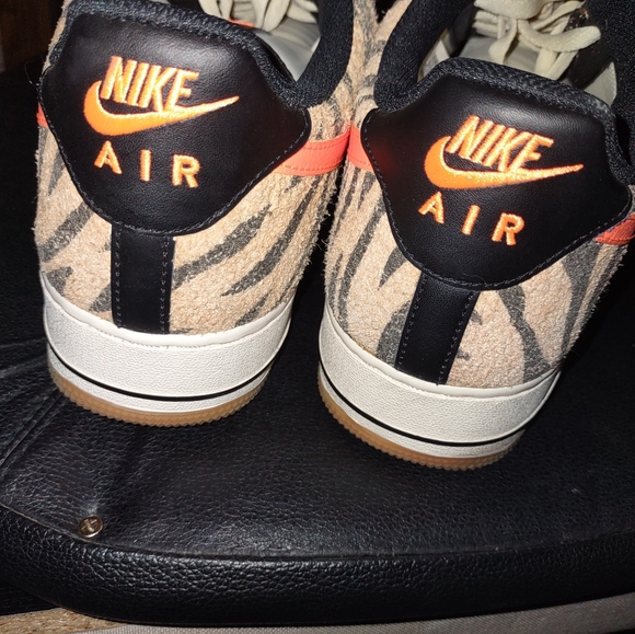 Limited edition AF1 Dakari Tiger stripe size 14 - Picture 3 of 11